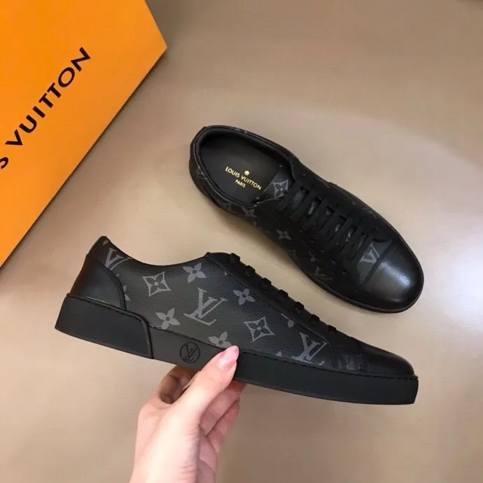 Ex-factory price: 400💰🇮🇹LV top purchasing agent🔍🔍men's🚹 counter sales simultaneously, code number: 38-44#, 🇮🇹Special printing imported from Italy with imported cowhide, all imported Yangli, 💪💪, a complete 1⃣️ to 1⃣️ replica 🇮🇹💪💪, ⚠Sole: Original sole provided by the original factory, exclusive molded sole for super comfort, ⚠Original factory follow-up goods, 🔍🔍high quality